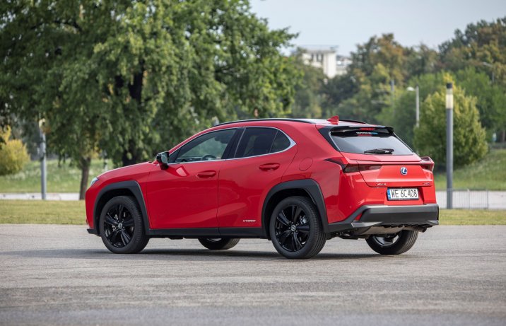 Lexus UX - tył
