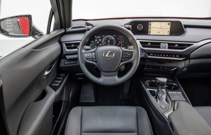 Lexus UX - kokpit