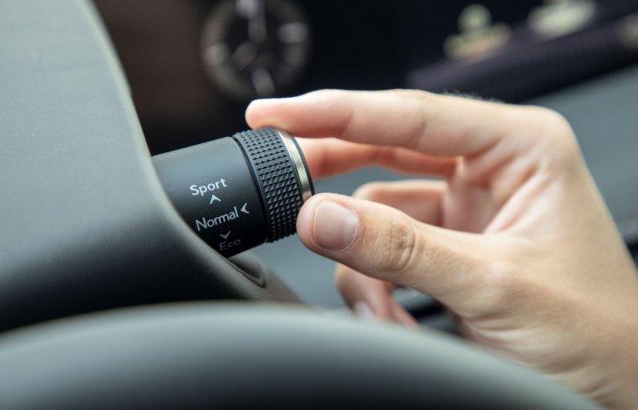 Lexus UX - tryby jazdy
