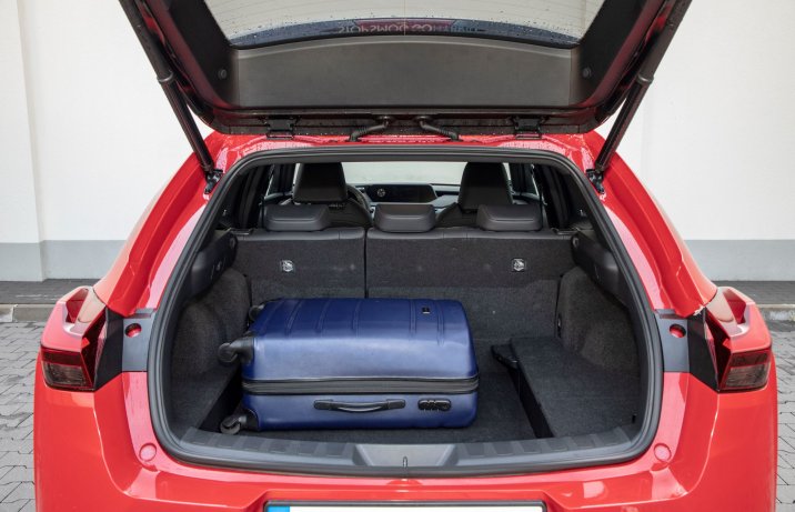 Lexus UX - bagażnik