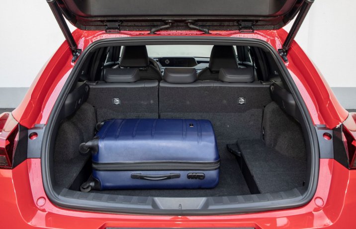 Lexus UX - bagażnik