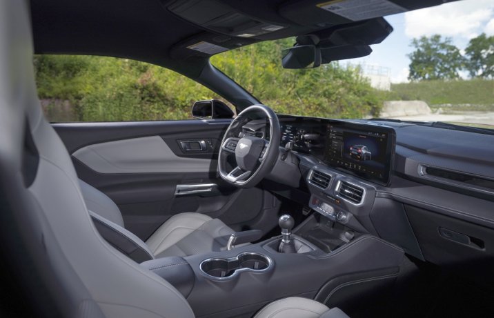 2024 Ford Mustang - wnętrze