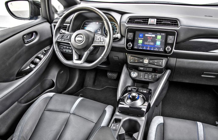 Nissan Leaf (2022) – kokpit
