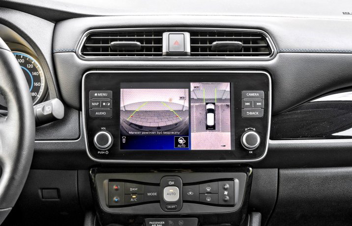 Nissan Leaf (2022) – ekran systemu multimedialnego