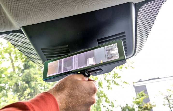 Nissan Leaf (2022) – cyfrowe lusterko wsteczne