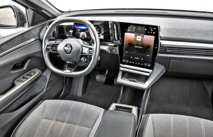 Renault Megane E-Tech (2022) – kokpit