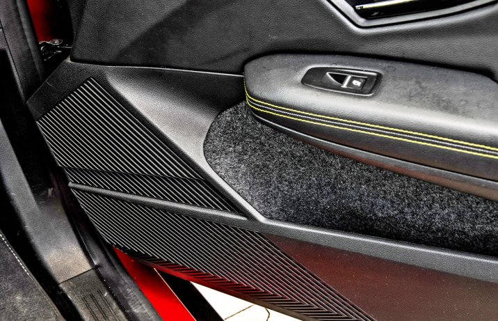 Renault Megane E-Tech (2022) – boczek drzwi