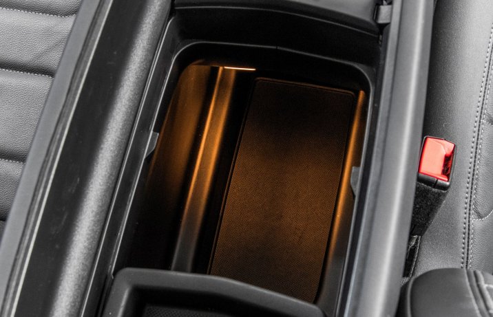 Citroen C5 Aircross - schowek pod podłokietnikiem