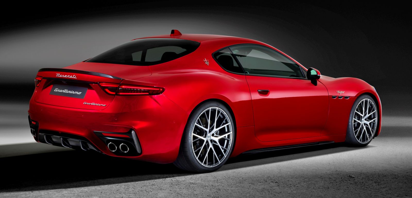 Maserati_gran_turismo_tyl