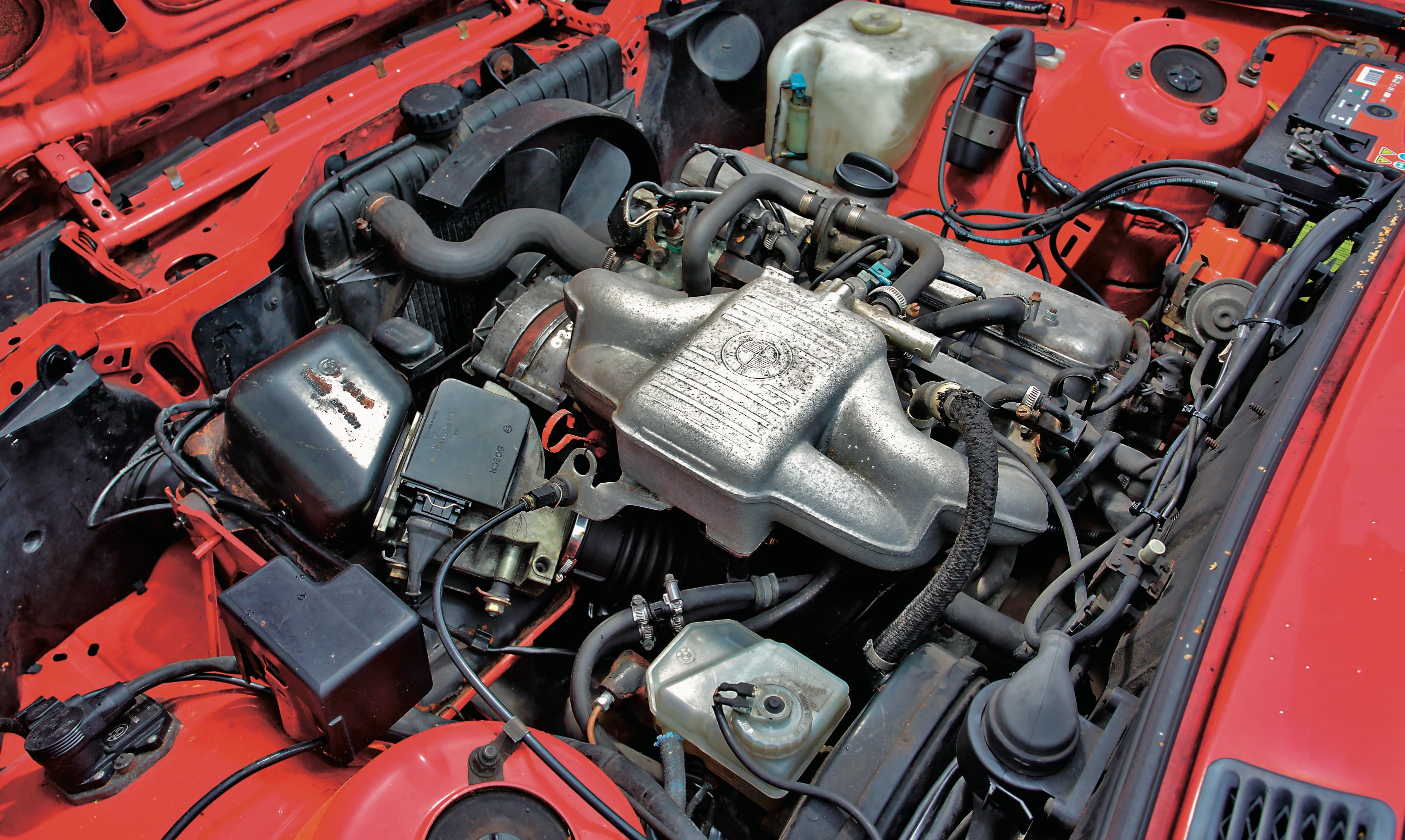 BMW serii 3 E30 318i - silnik