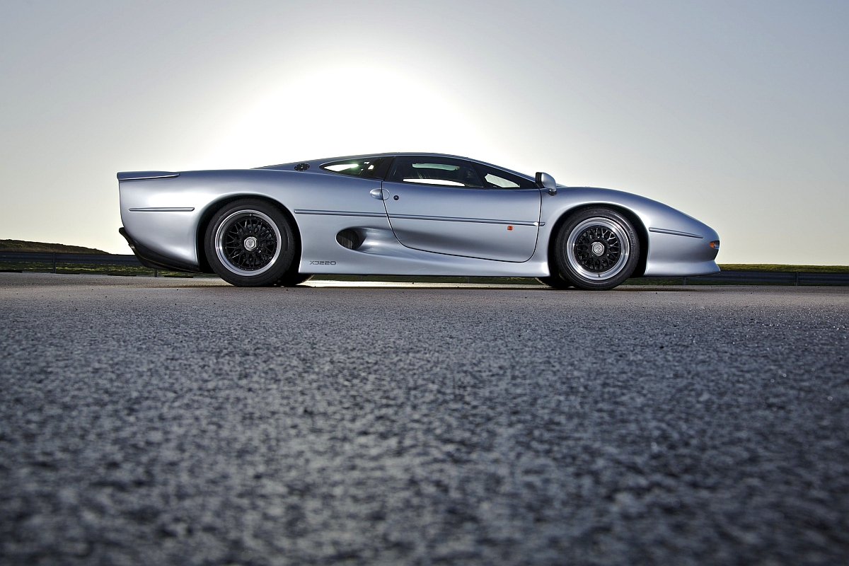 Jaguar XJ220