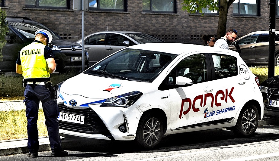 uszkodzone auto z carsharingu