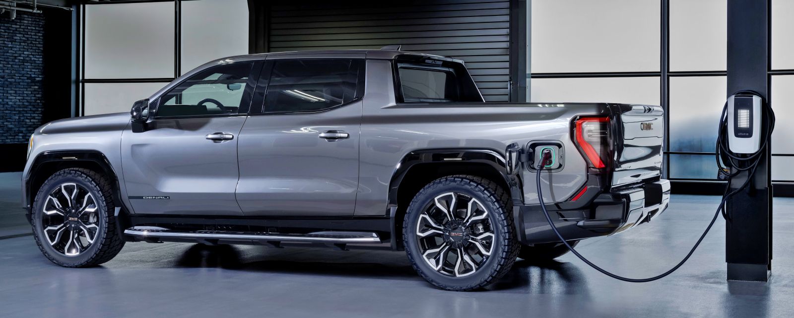 gmc_sierra_ev_tyl