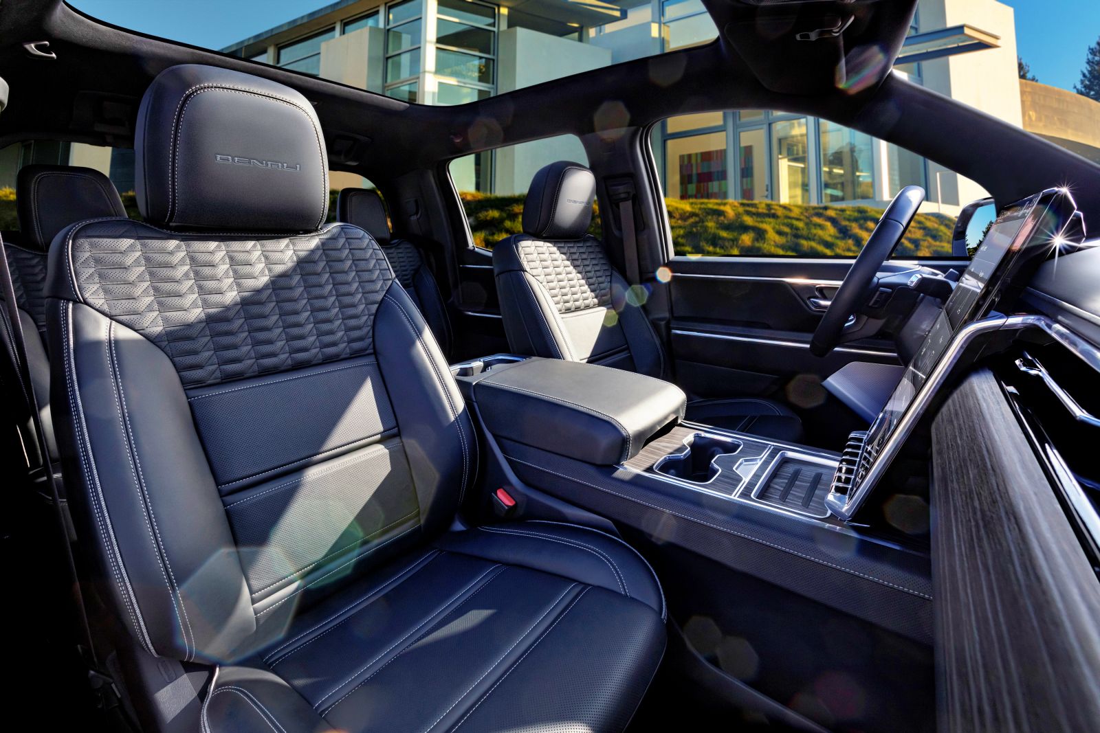 gmc_sierra_ev_siedzenia