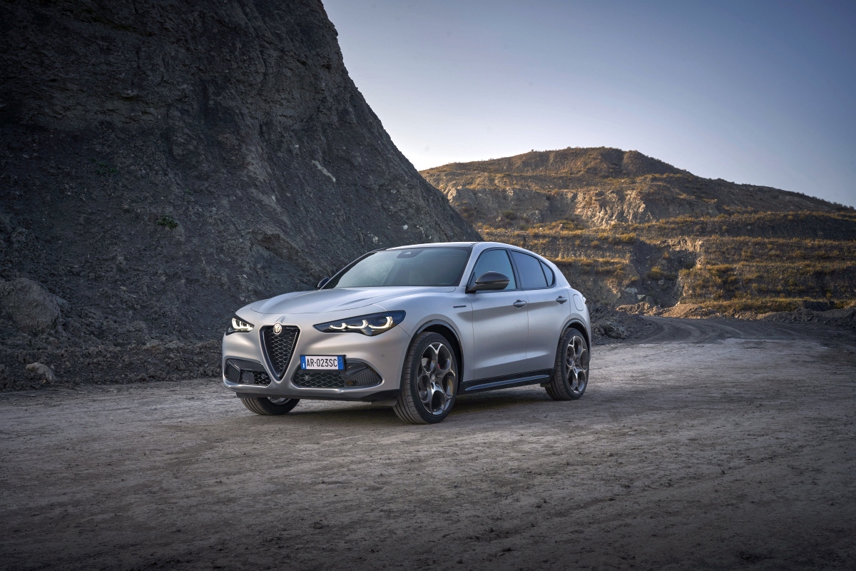 2023 Alfa Romeo Stelvio (10)