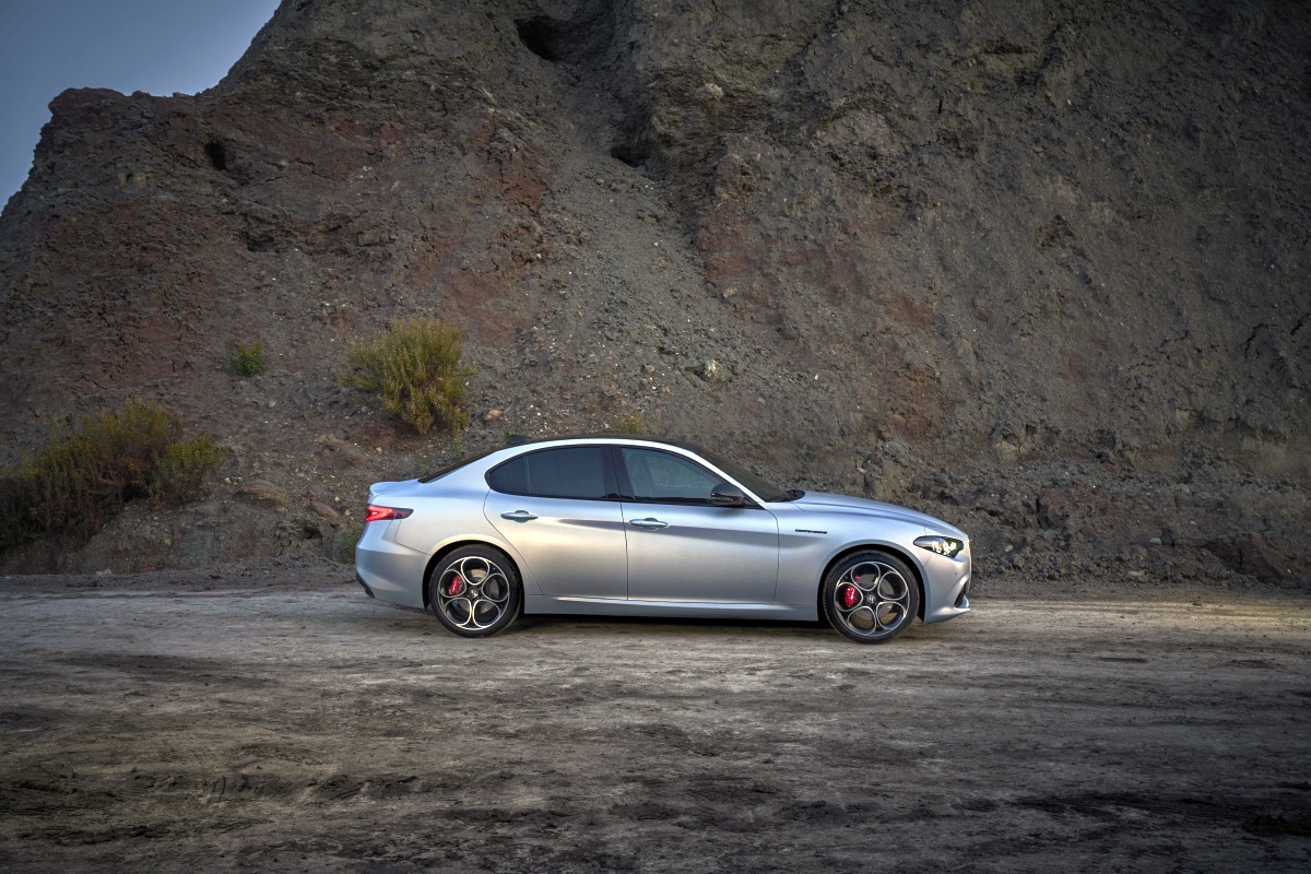 2023 Alfa Romeo Giulia (1)