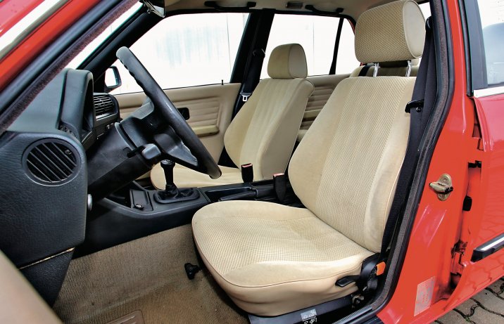 BMW serii 3 E30 – fotele z przodu