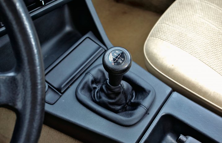 BMW serii 3 E30 – drążek skrzyni biegów
