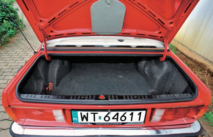 BMW serii 3 E30 – bagażnik