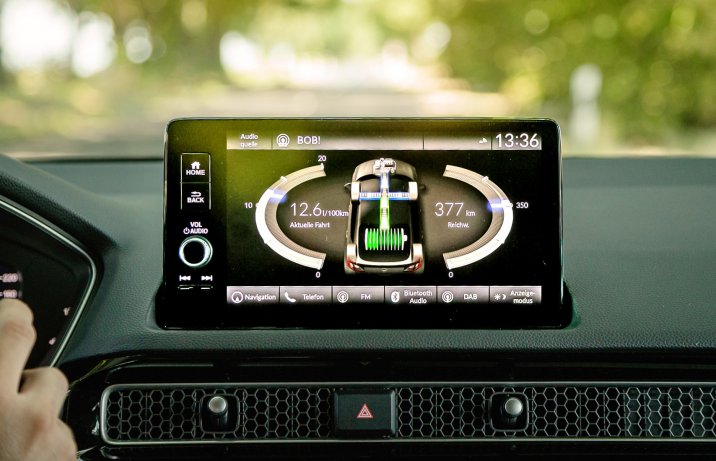 Honda Civic e:HEV - ekran centralny