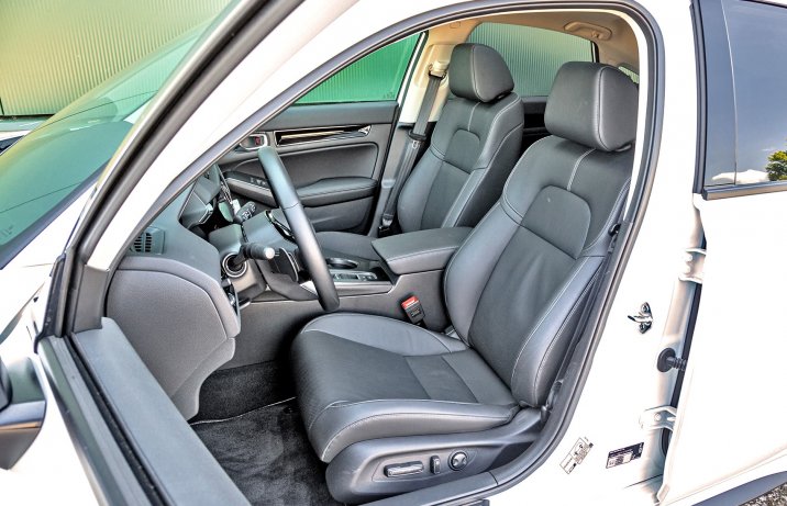 Honda Civic e:HEV - fotele