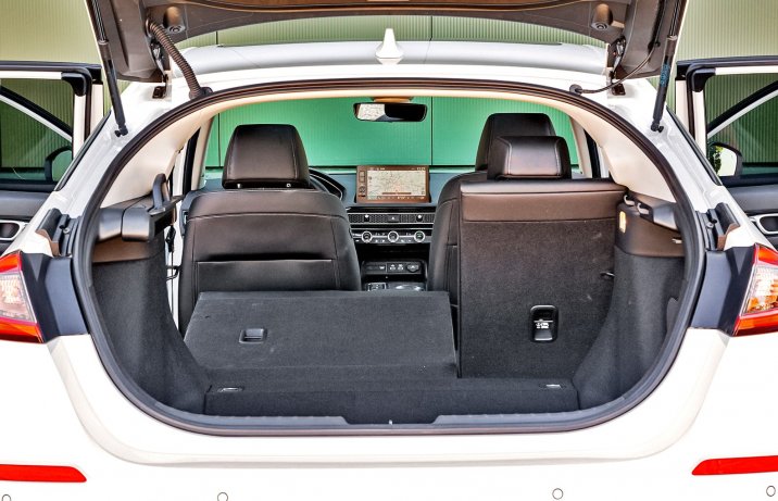 Honda Civic e:HEV - bagażnik