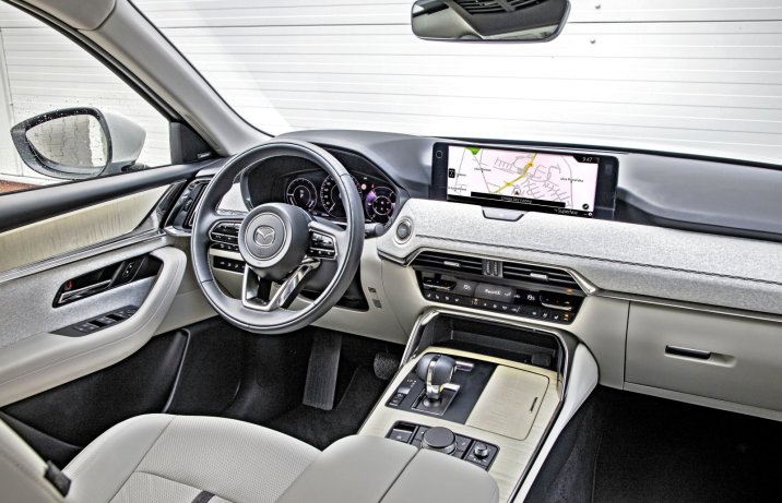 Mazda CX-60 2.5 e-Skyactiv PHEV 8AT AWD – kokpit, deska rozdzielcza