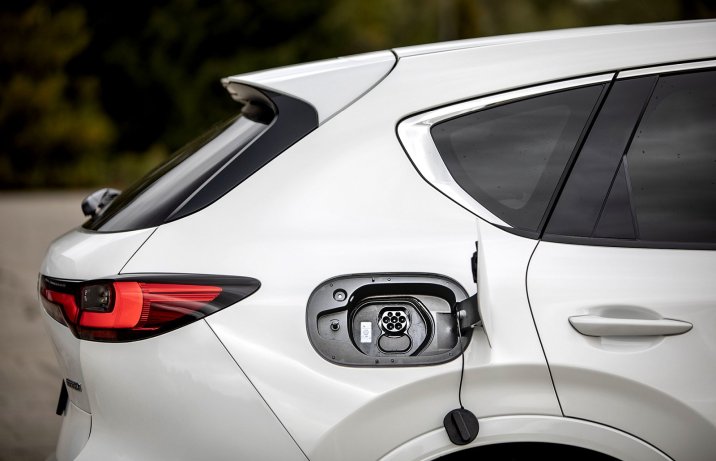 Mazda CX-60 2.5 e-Skyactiv PHEV 8AT AWD – gniazdo ładowania