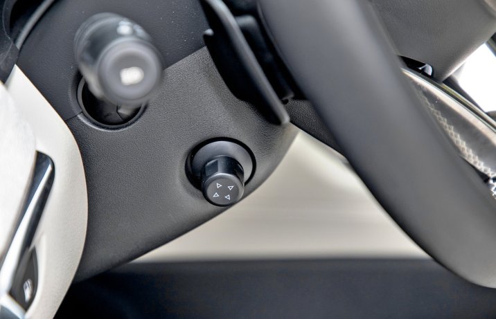 Mazda CX-60 2.5 e-Skyactiv PHEV 8AT AWD – elektryczna regulacja kolumny kierownicy