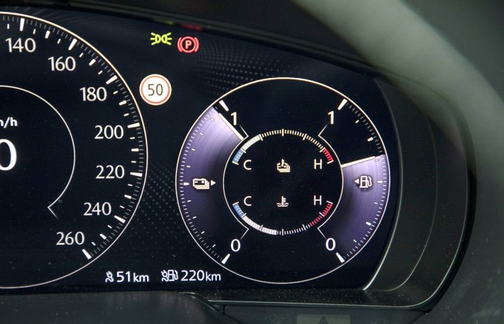 Mazda CX-60 2.5 e-Skyactiv PHEV 8AT AWD – wskaźnik temperatury akumulatora