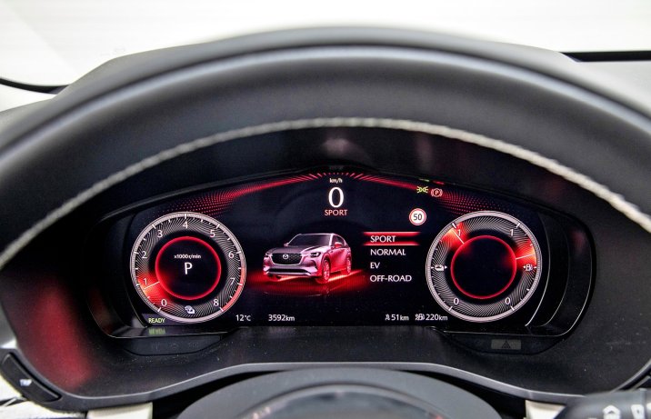 Mazda CX-60 2.5 e-Skyactiv PHEV 8AT AWD – zegary, cyfrowe wskaźniki