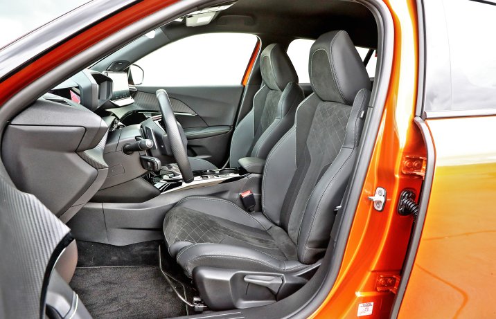 Peugeot 2008 - fotele
