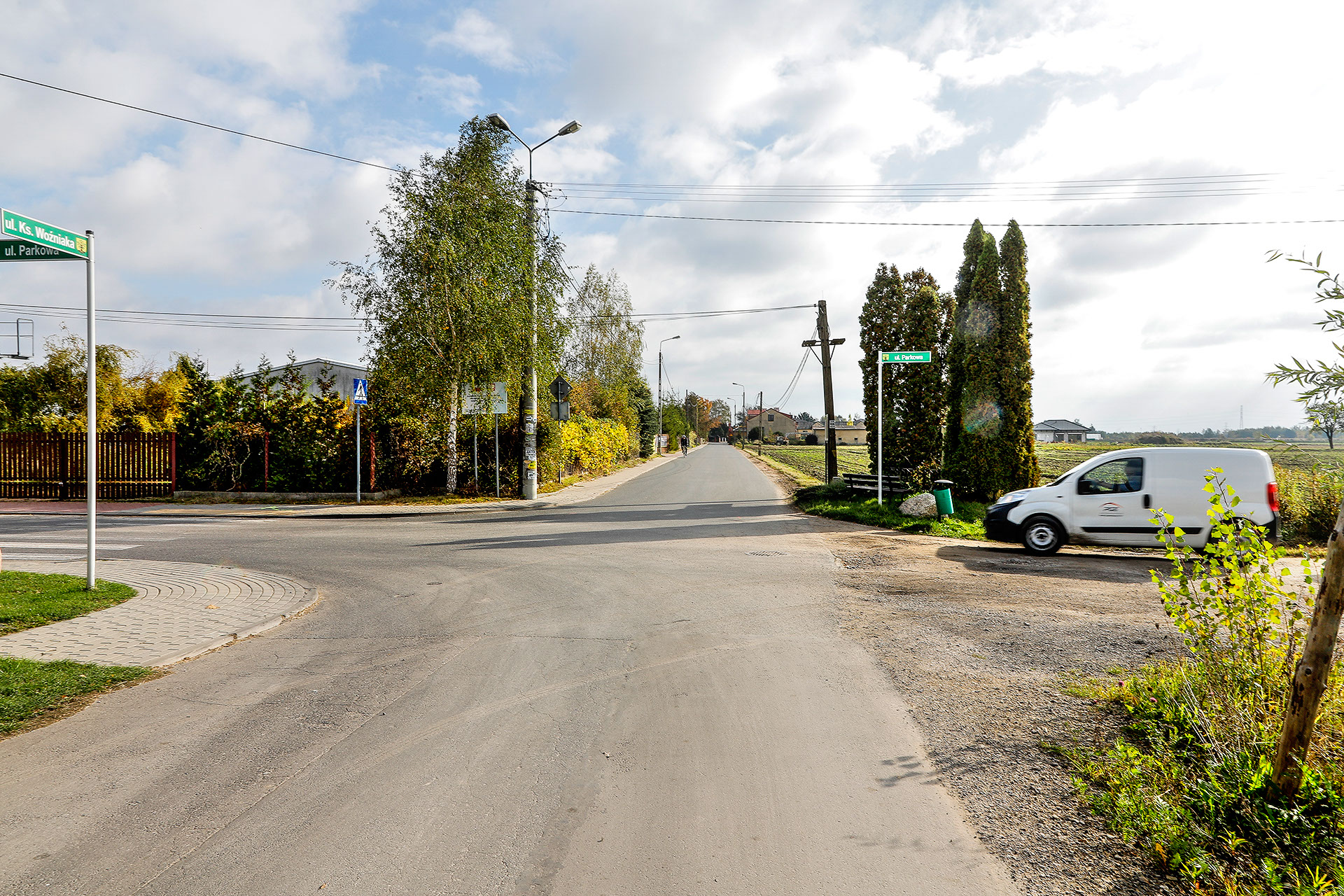 wjazd zdroigi gruntowej na drogę twardą