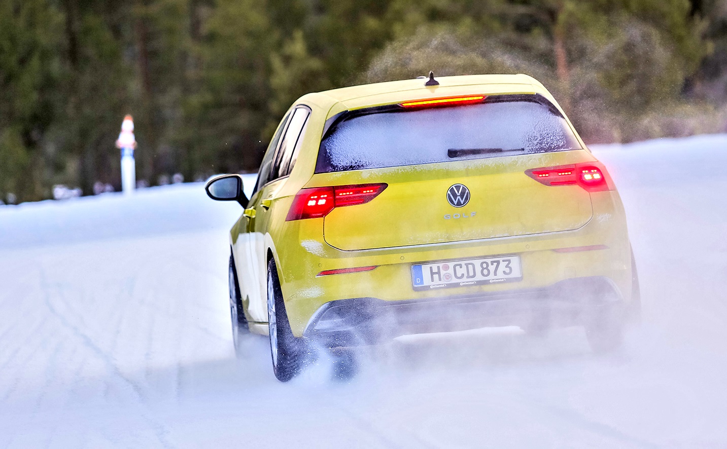 test opon_hamowanie na sniegu