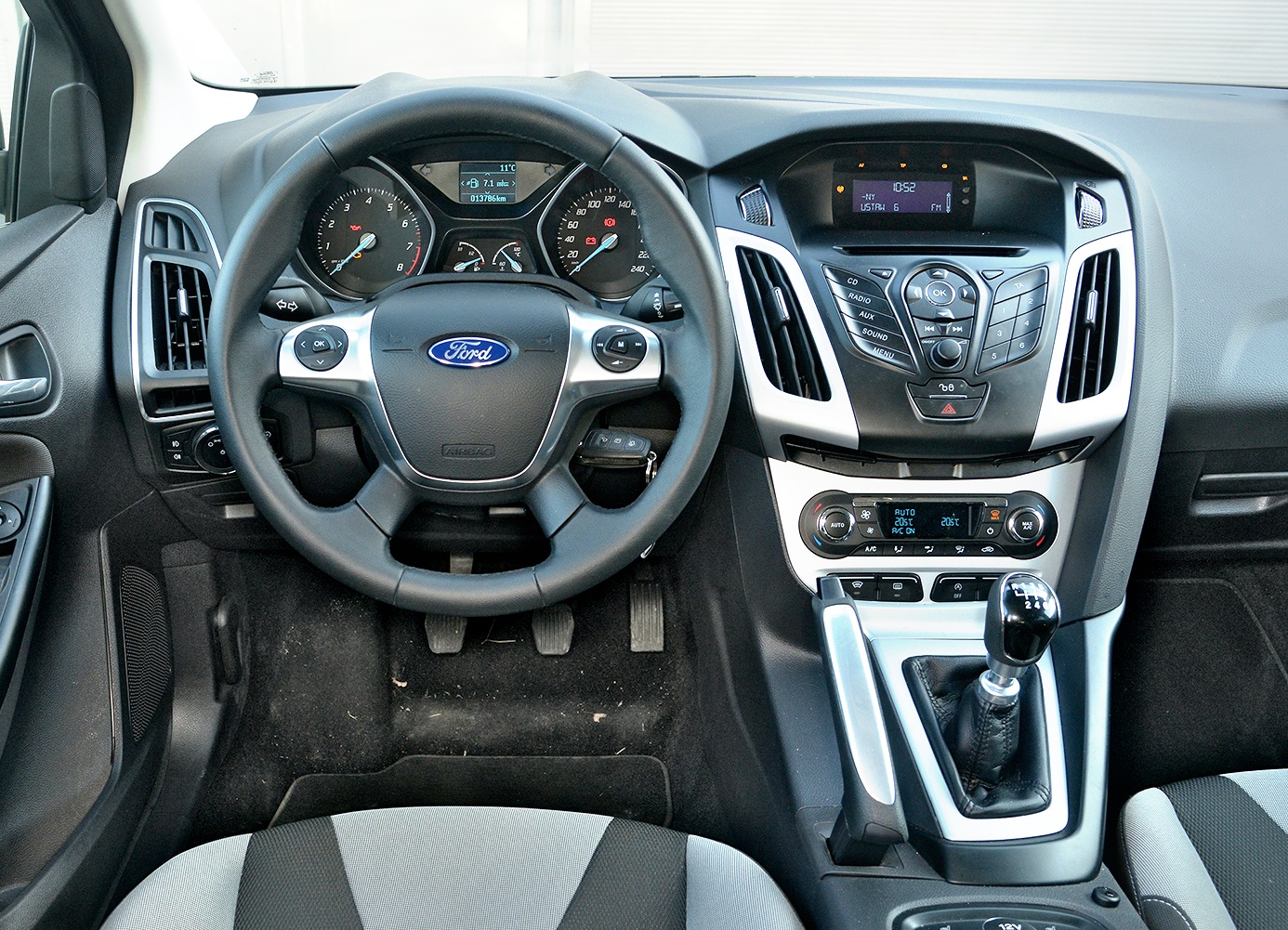 ford focus iii_deska