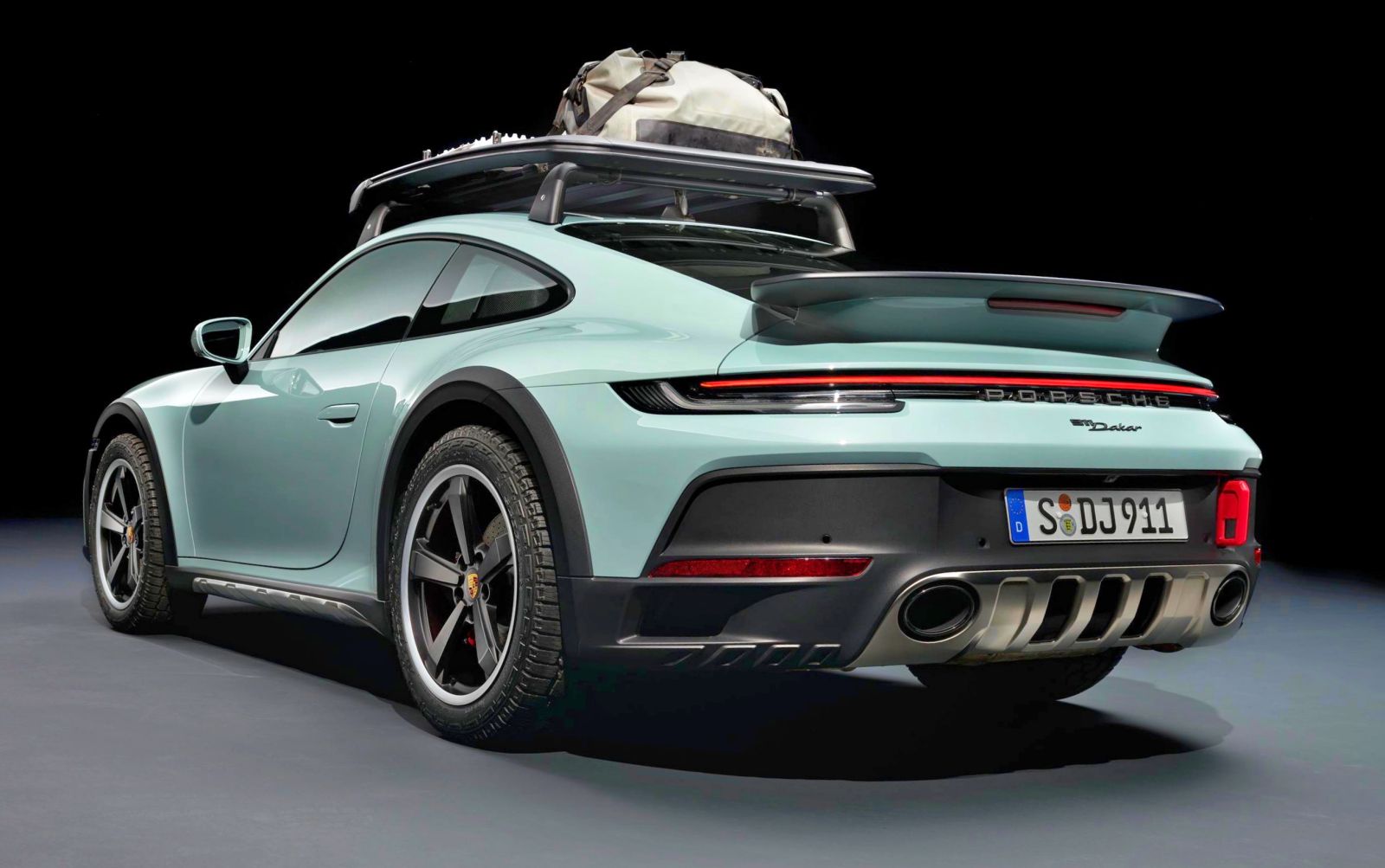 porsche_911_dakar_tyl