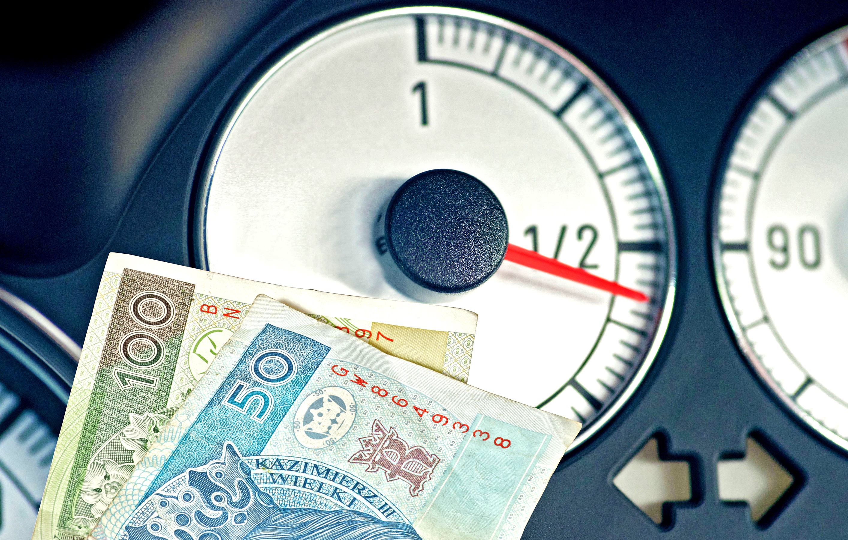 pieniądze wskaznik paliwa