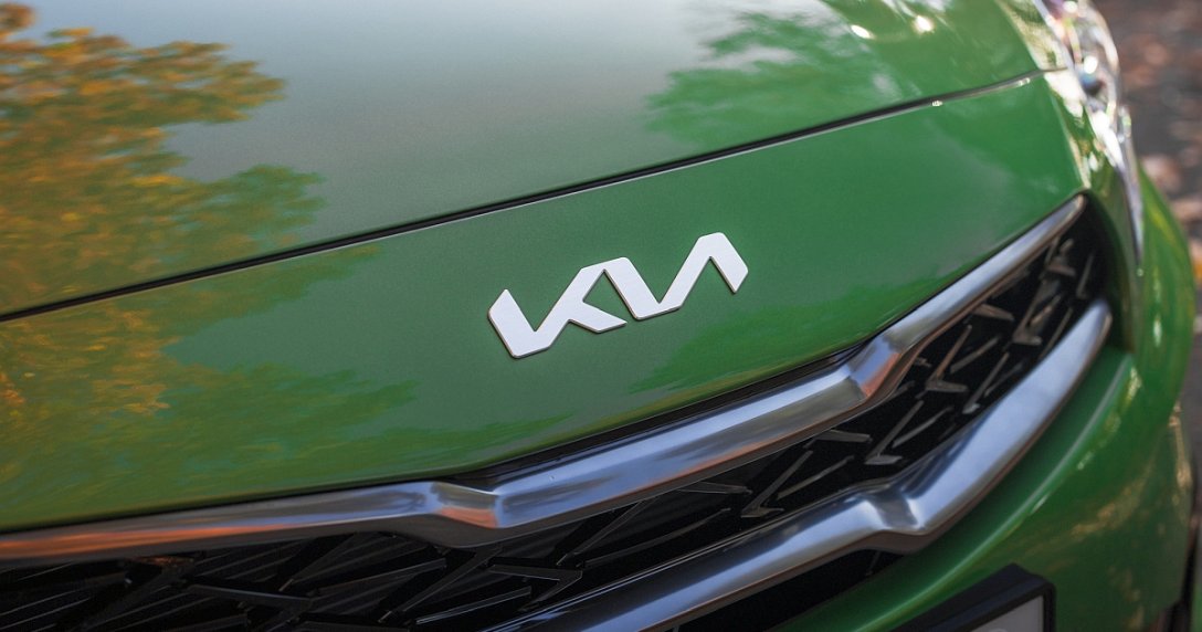„SUV marki KN” – nowe logo Kii wprowadza w błąd?