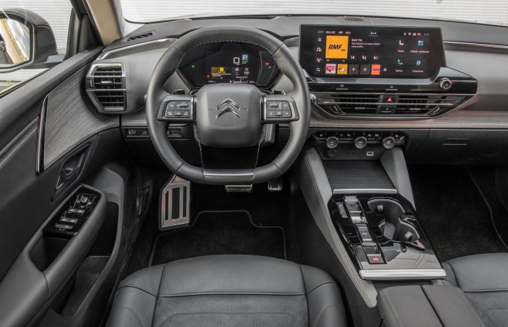 Citroen C5 X PHEV - kokpit