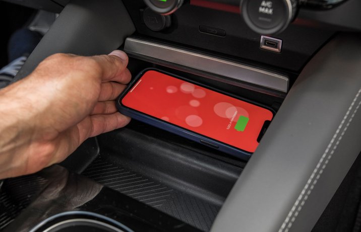 Citroen C5 X PHEV - ładowarka indukcyjna