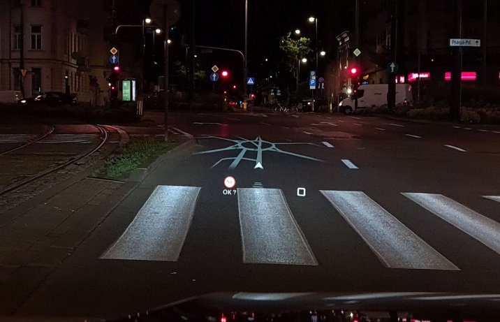 Citroen C5 X PHEV - ekran head-up