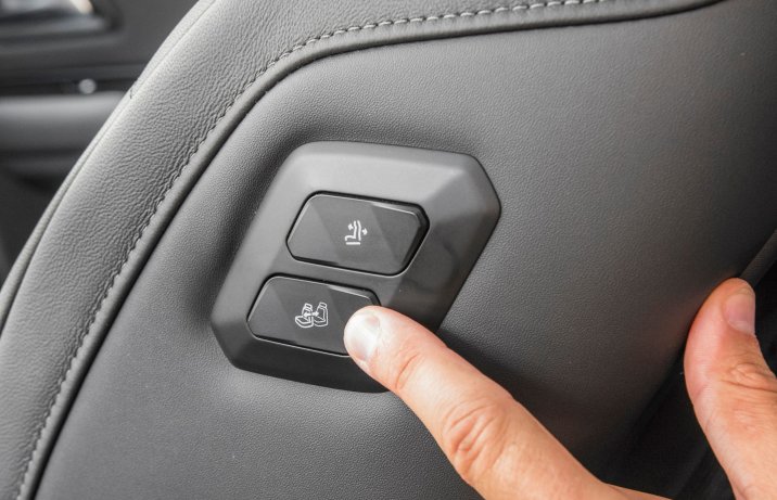 Citroen C5 X PHEV - obsługa fotela