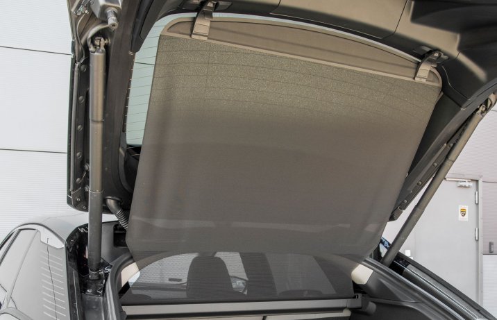 Citroen C5 X PHEV - roleta bagażnika