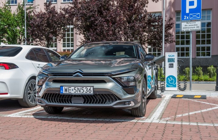 Citroen C5 X PHEV - ładowanie