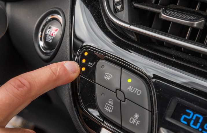 Toyota C-HR 2.0 Hybrid - ogrzewanie foteli