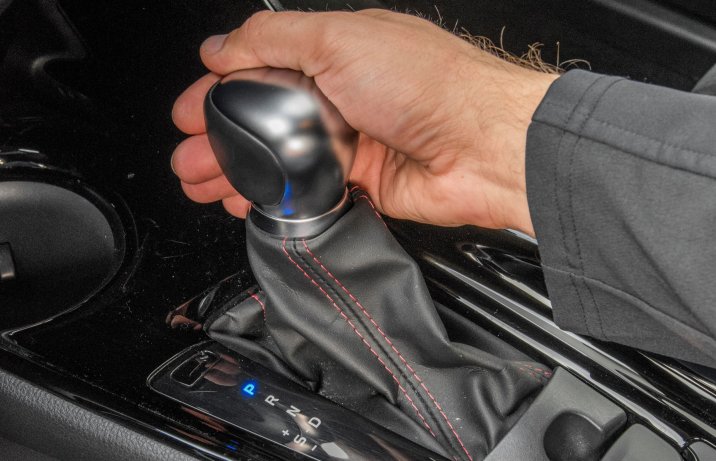 Toyota C-HR 2.0 Hybrid - automat