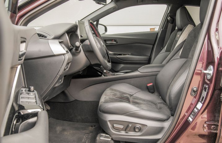 Toyota C-HR 2.0 Hybrid - fotele