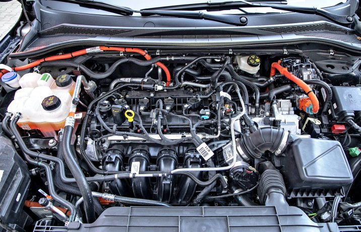 Ford Kuga 2.5 Hybrid test 2022 silnik