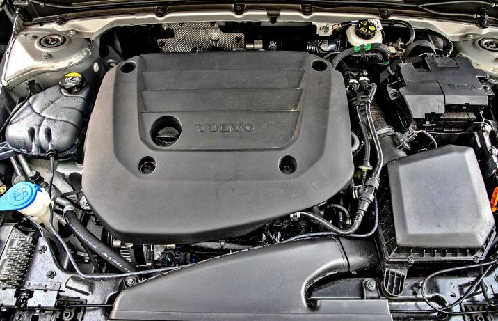 Volvo XC40 B4 test 2022 silnik