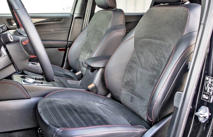 Ford Kuga 2.5 Hybrid AWD – fotele